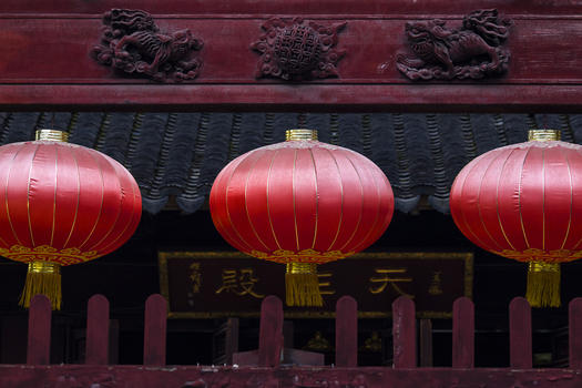 春节过年挂着红灯笼图片素材免费下载