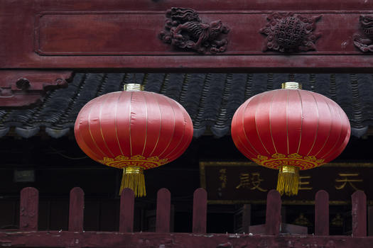 春节过年挂着红灯笼图片素材免费下载