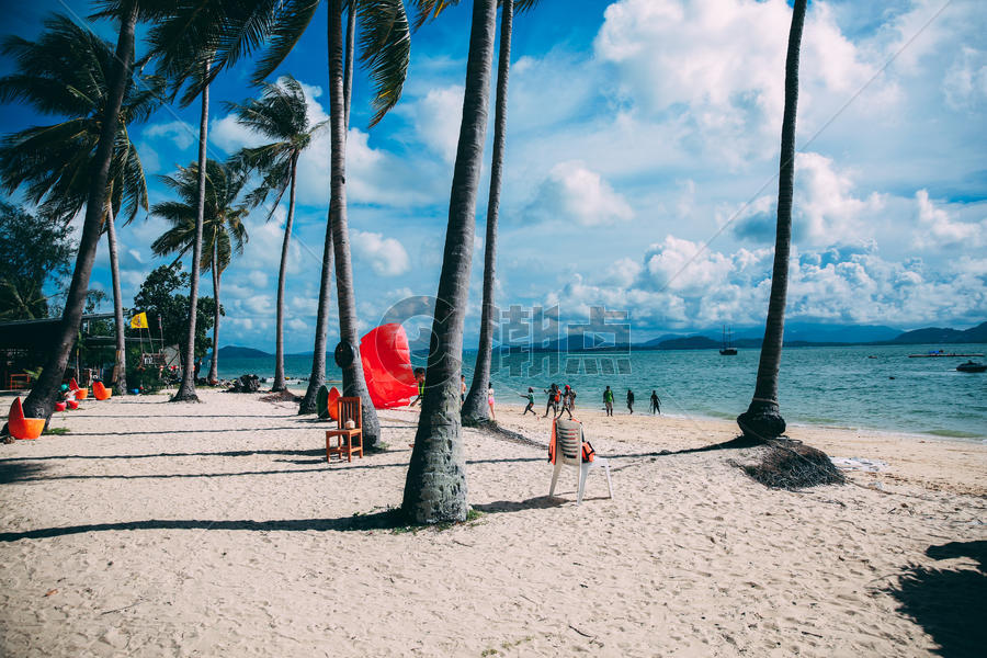 泰国普吉岛蓝天白云沙滩旅游图图片素材免费下载