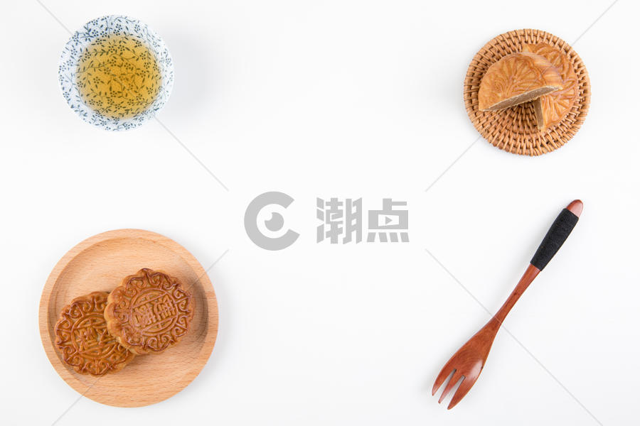 中秋传统美食月饼白底摆拍图片素材免费下载