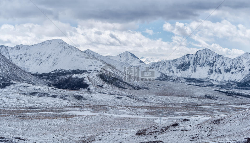 西藏雪山远景图片素材免费下载