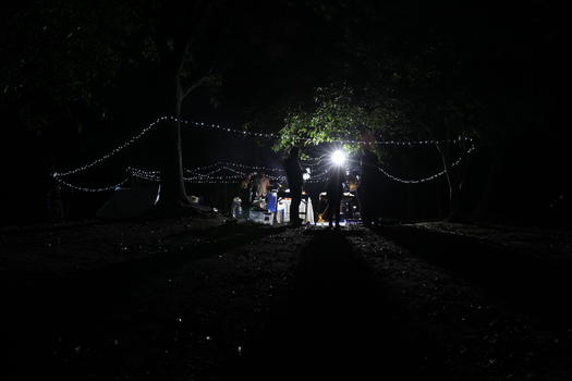 夜晚公园聚会图片素材免费下载