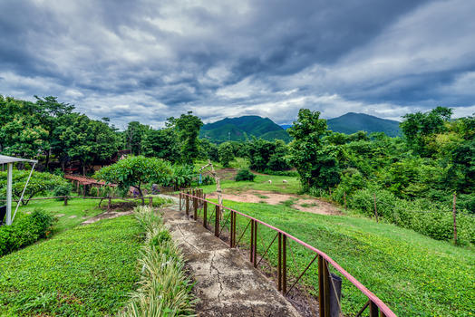 泰国拜县绿色草地山峦起伏图片素材免费下载