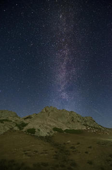 新疆阿尔泰山银河夜景图片素材免费下载