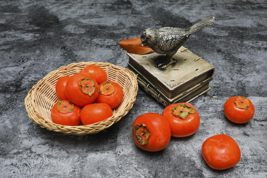 秋天熟透了的柿子图片素材免费下载