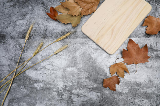 秋日的木头桌板图片素材免费下载