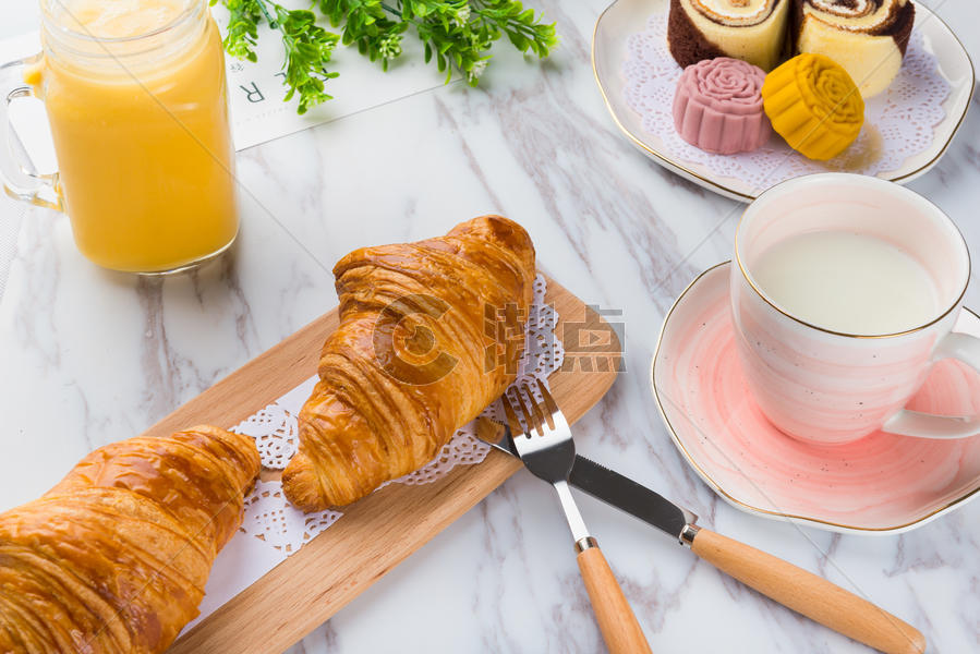 面包蛋糕牛奶营养早餐图片素材免费下载