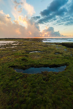 涠洲岛五彩滩的日出图片素材免费下载