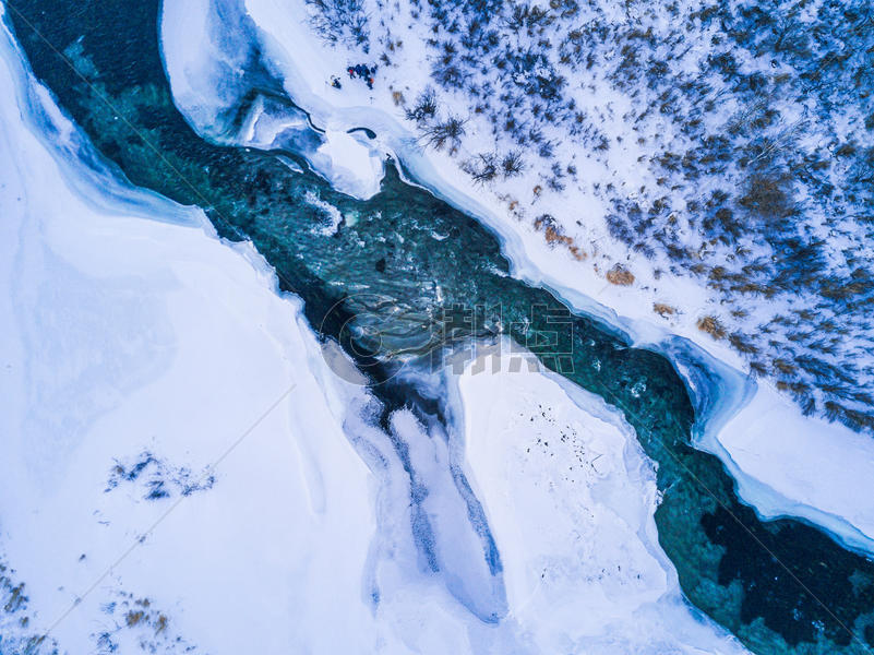 航拍冬季阿尔山不冻河图片素材免费下载