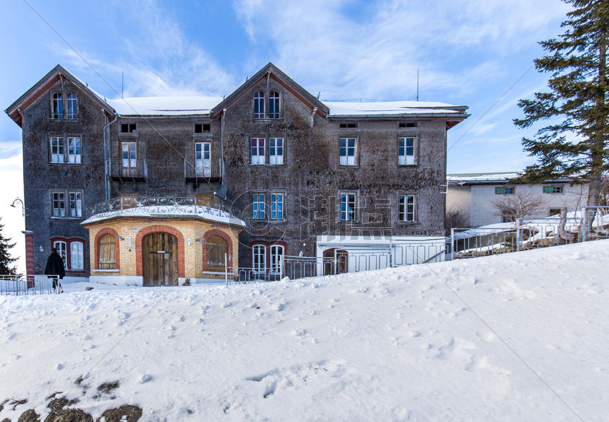 雪地里的欧式建筑图片素材免费下载