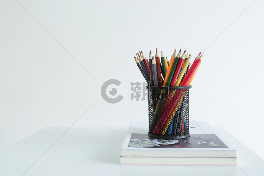 彩色铅笔静物图片素材免费下载