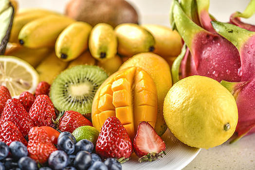 一堆新鲜的水果封面图