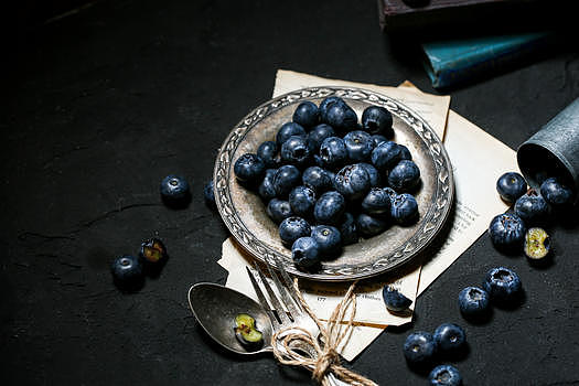 暗调新鲜蓝莓图片素材免费下载