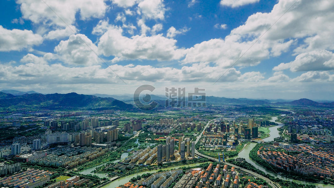 蓝天白云下的南方城市图片素材免费下载