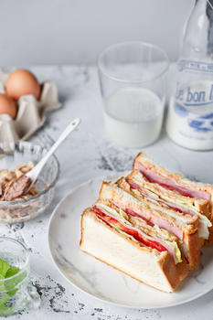 北欧早餐金枪鱼三明治图片素材免费下载