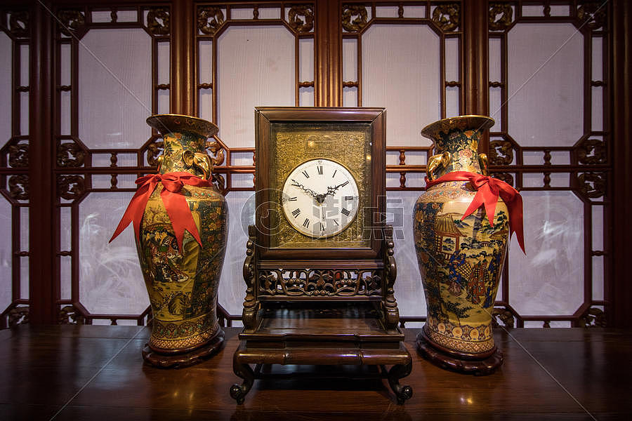 中国元素花瓶台钟图片素材免费下载