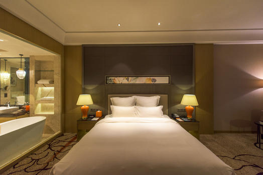 五星级酒店景观房房间卧室大床图片素材免费下载