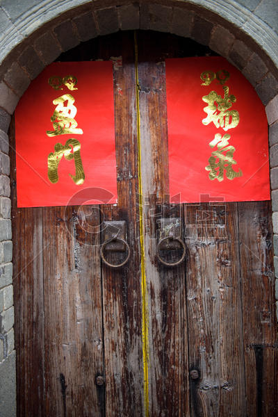 古屋木门的门环和对联图片素材免费下载