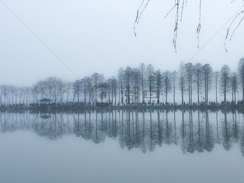 冬季的湖面图片素材免费下载