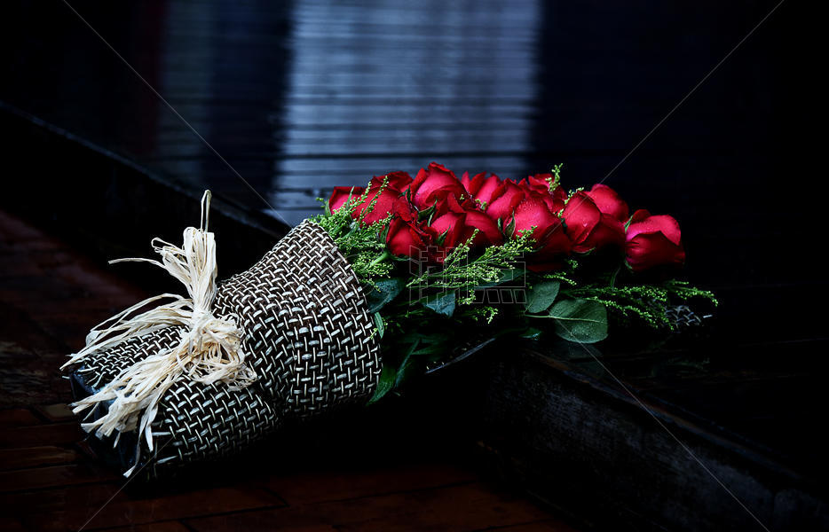 鲜花玫瑰红玫瑰情人节礼物图片素材免费下载