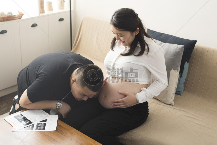 孕妇和准爸爸的日常生活 图片素材免费下载