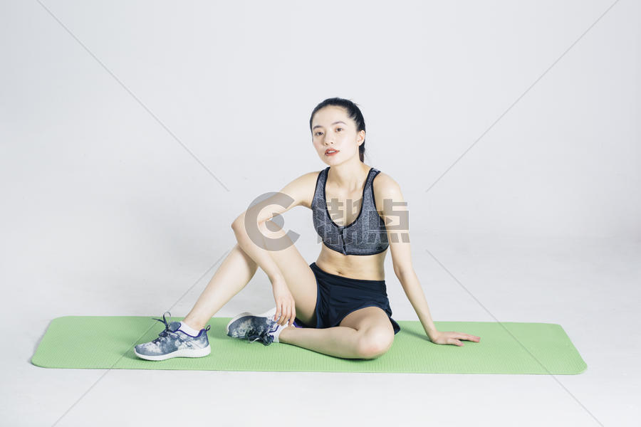 瑜伽运动的健身女性图片素材免费下载