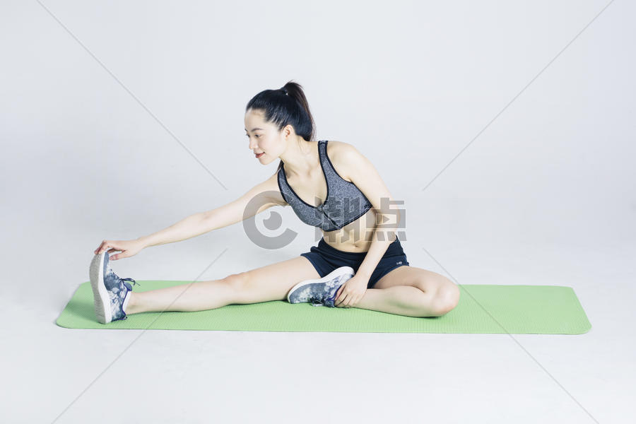 瑜伽运动的健身女性图片素材免费下载