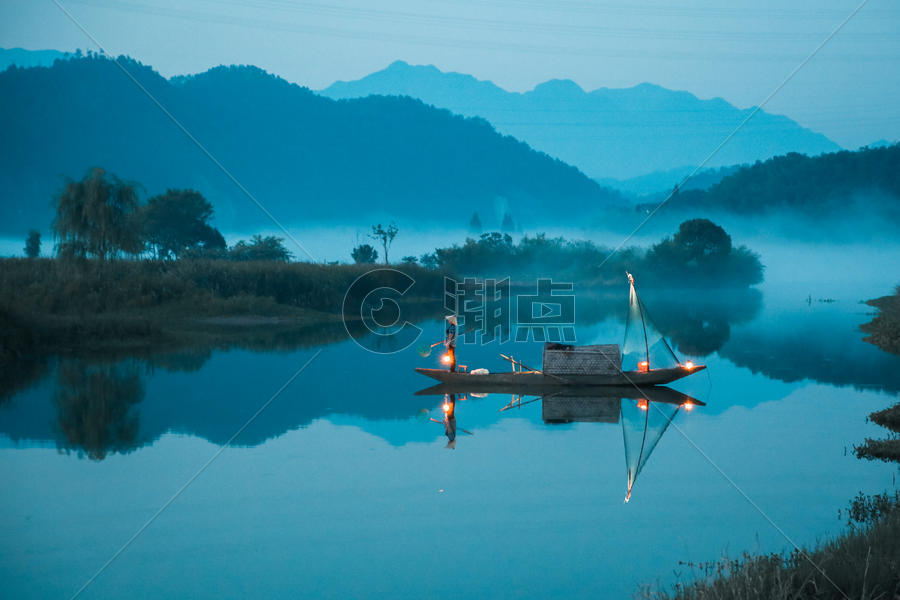 黎明时的渔船图片素材免费下载