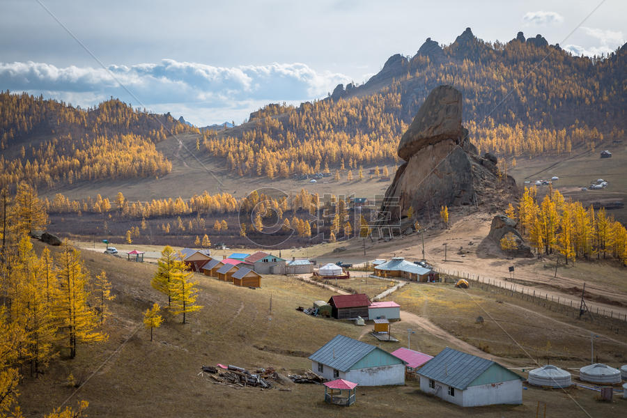 壮观的山脉秋色图片素材免费下载