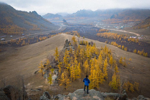 大自然山脉美丽的秋色图片素材免费下载