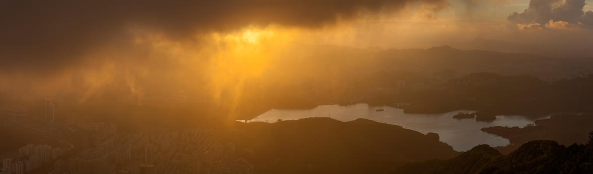 夕阳云层下朦胧的城市水库图片素材免费下载
