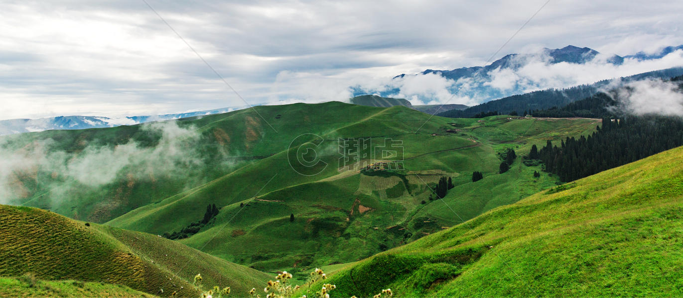 云雾缭绕的山峦全景图图片素材免费下载