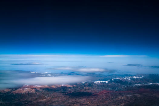 旅途中空中俯瞰天山山脉图片素材免费下载