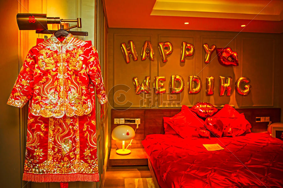 出嫁的中式嫁衣图片素材免费下载