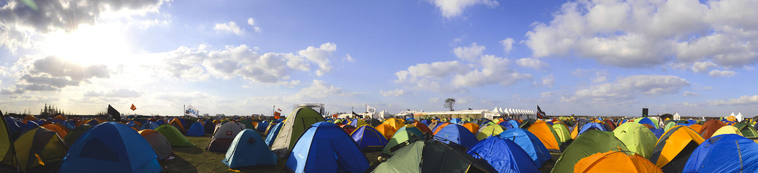户外草地上的帐篷群图片素材免费下载