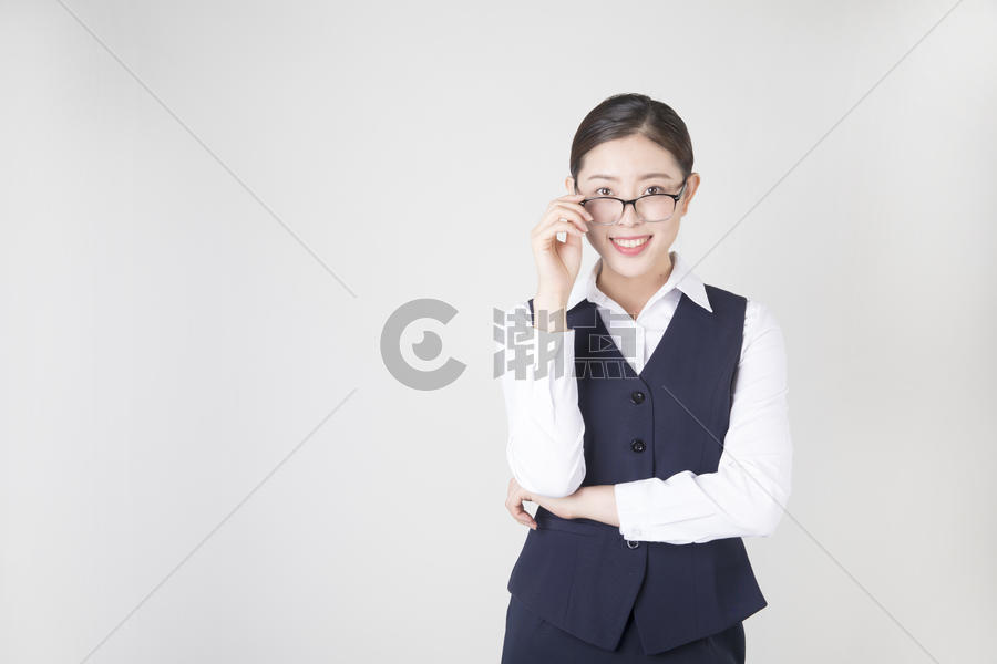 戴眼镜的商务女性图片素材免费下载