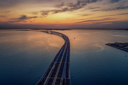 夕阳下的跨海大桥图片素材免费下载