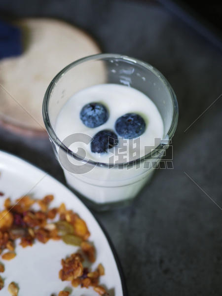 蓝莓牛奶图片素材免费下载