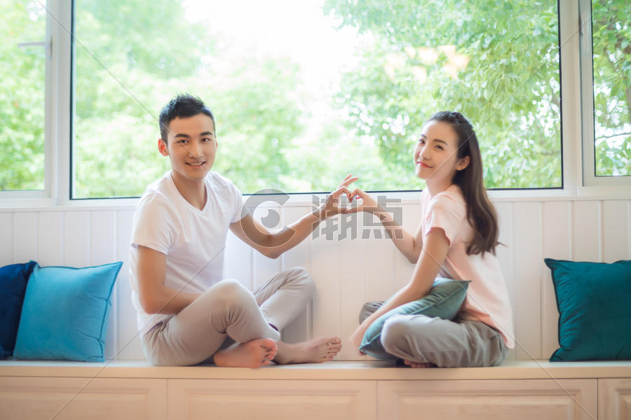 青年夫妇家庭生活图片素材免费下载