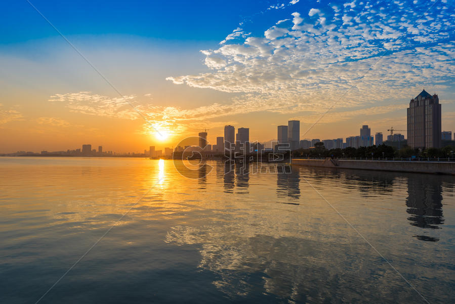 青岛海边日落最美夕阳图片素材免费下载