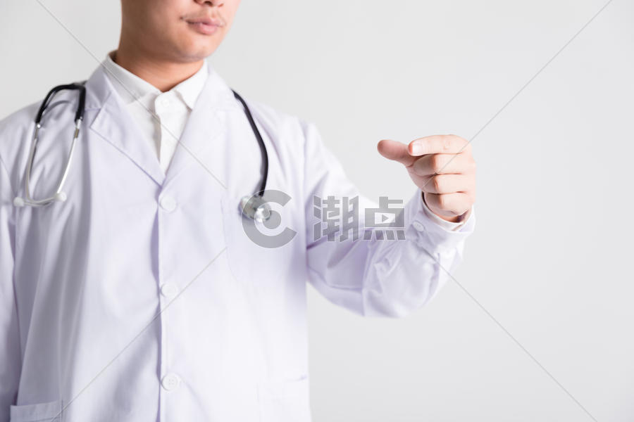 穿白大褂的医生的手部动作特写摄影图5472*3648图片素材免费下载-编号722468-潮点视频