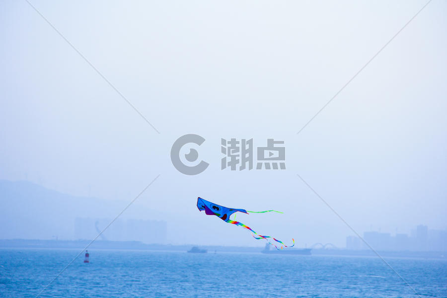 厦门海上放飞的风筝图片素材免费下载