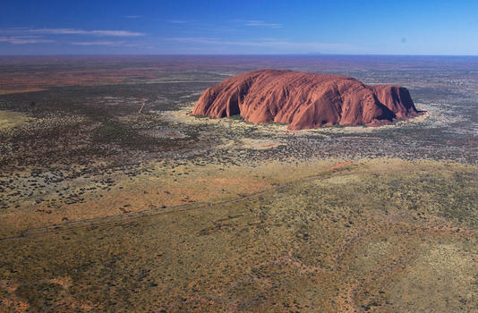 澳洲中部的乌卢鲁巨石图片素材免费下载