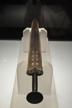 武汉湖北省博物馆内的越王勾践剑图片素材免费下载