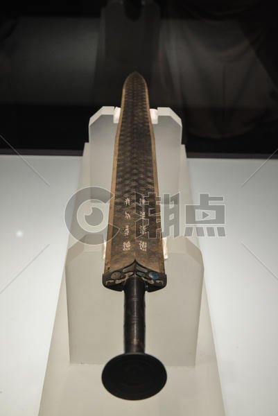 武汉湖北省博物馆内的越王勾践剑图片素材免费下载