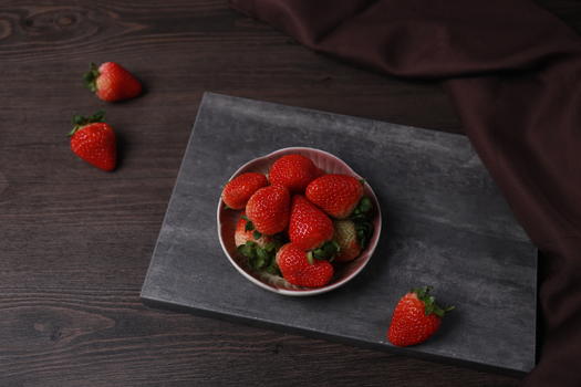 新鲜草莓图片素材免费下载