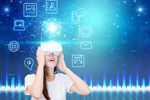 女士体验VR眼镜图片素材免费下载