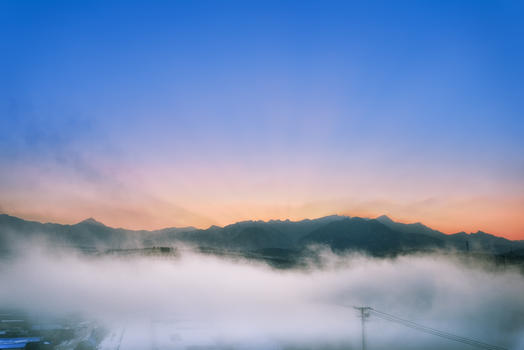 晨光中的雪帽山图片素材免费下载