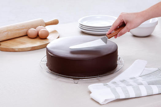 制作巧克力蛋糕图片素材免费下载