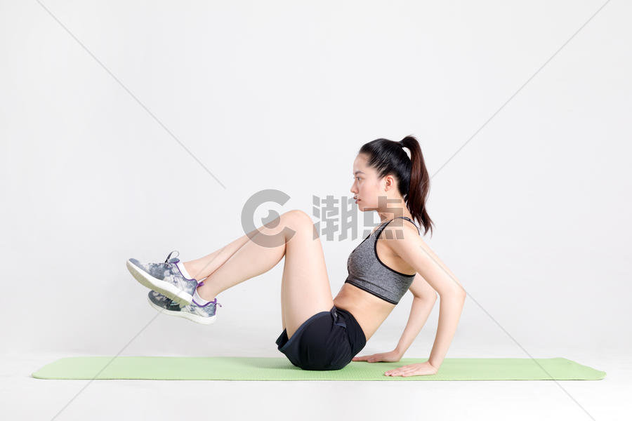 运动健身女性腰腹力量训练图片素材免费下载